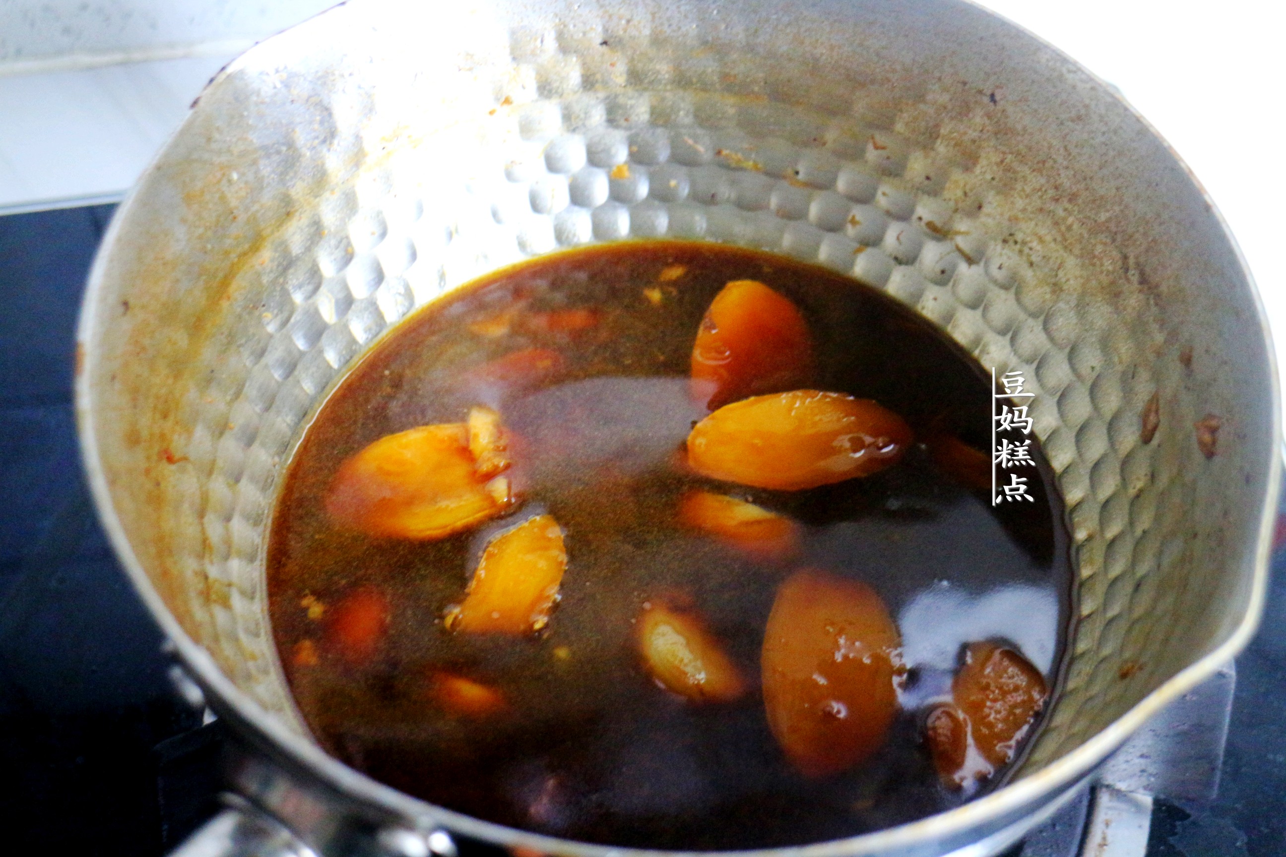 一个超简单的鸡腿吃法，煮10分钟，盖盖一焖，又嫩又入味