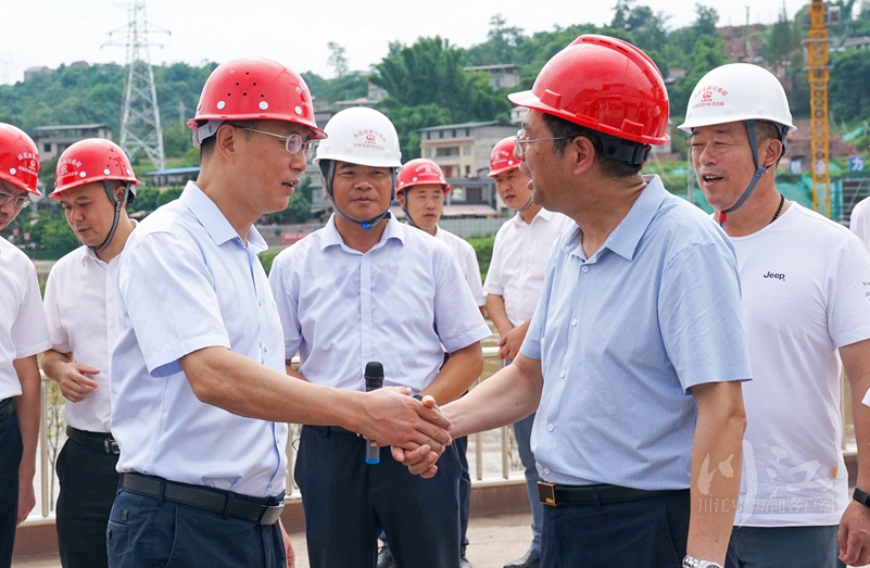 余先河慰问渝昆高铁一线建设者：推动泸州段