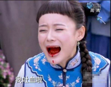 同样是拍戏“吐血”，迪丽热巴尴尬，赵丽颖悲痛，而她却成表情包