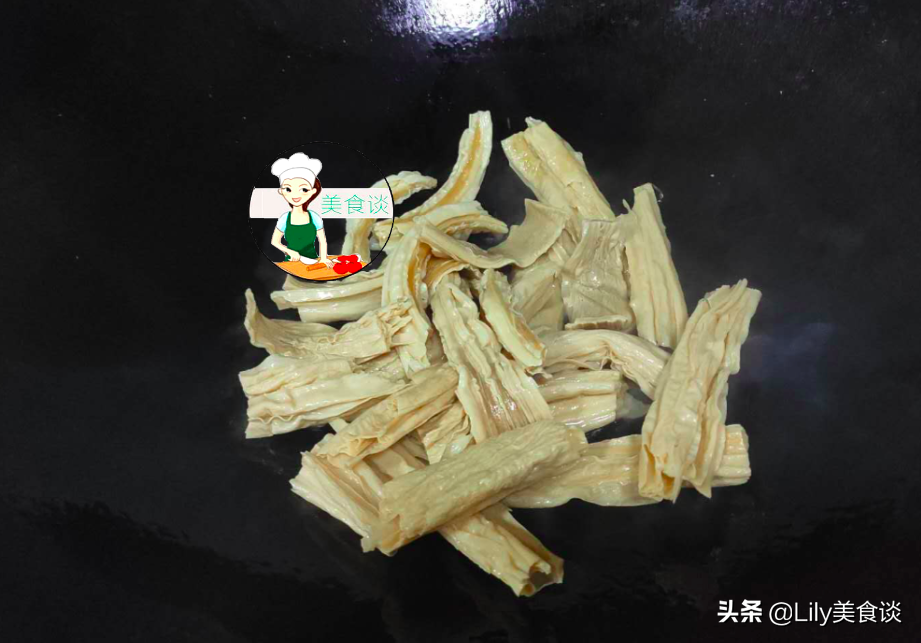 这三样素菜是绝配，一香一鲜一脆，简单一炒特美味，不放肉也很香