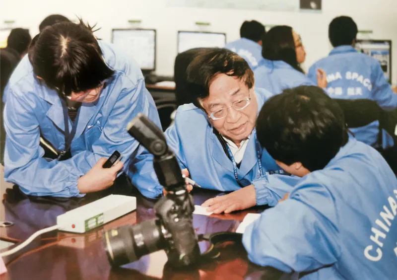 科学成就离不开精神支撑,习近平谈科学家精神