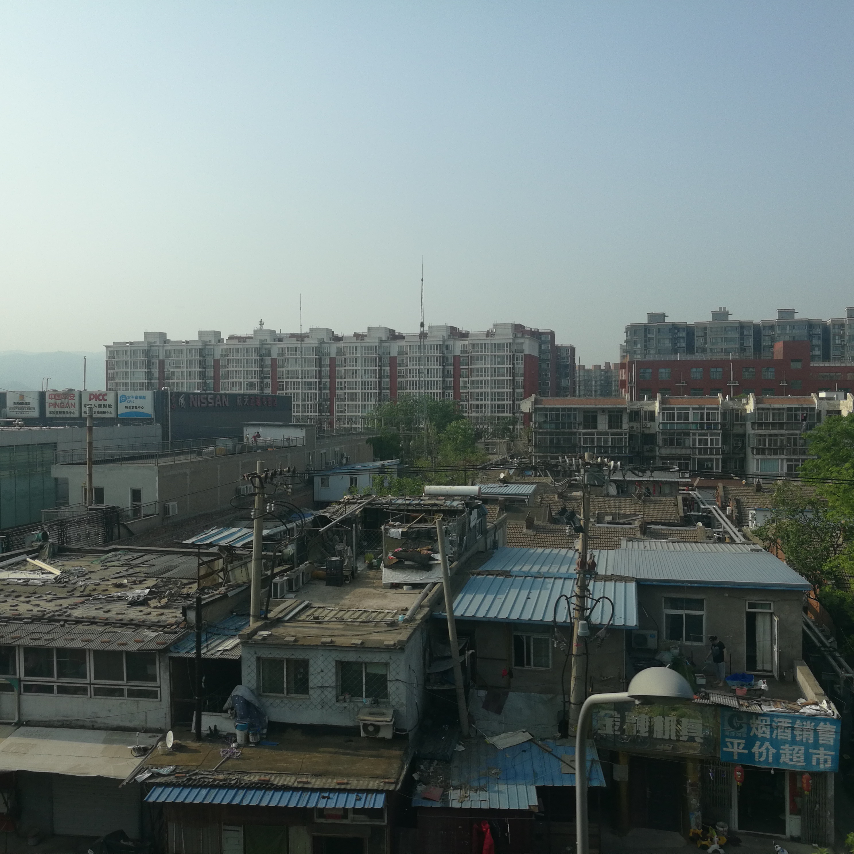 北京市海淀区的西四环外仍有不少城中村，经过