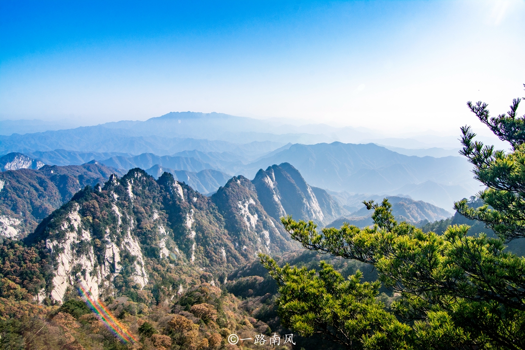 Xiaohuangshan Mountain in Luoyang, Henan Province, was renamed because of the same name as Huangshan Mountain in Anhui Province. Although the name is beautiful, it is beautiful