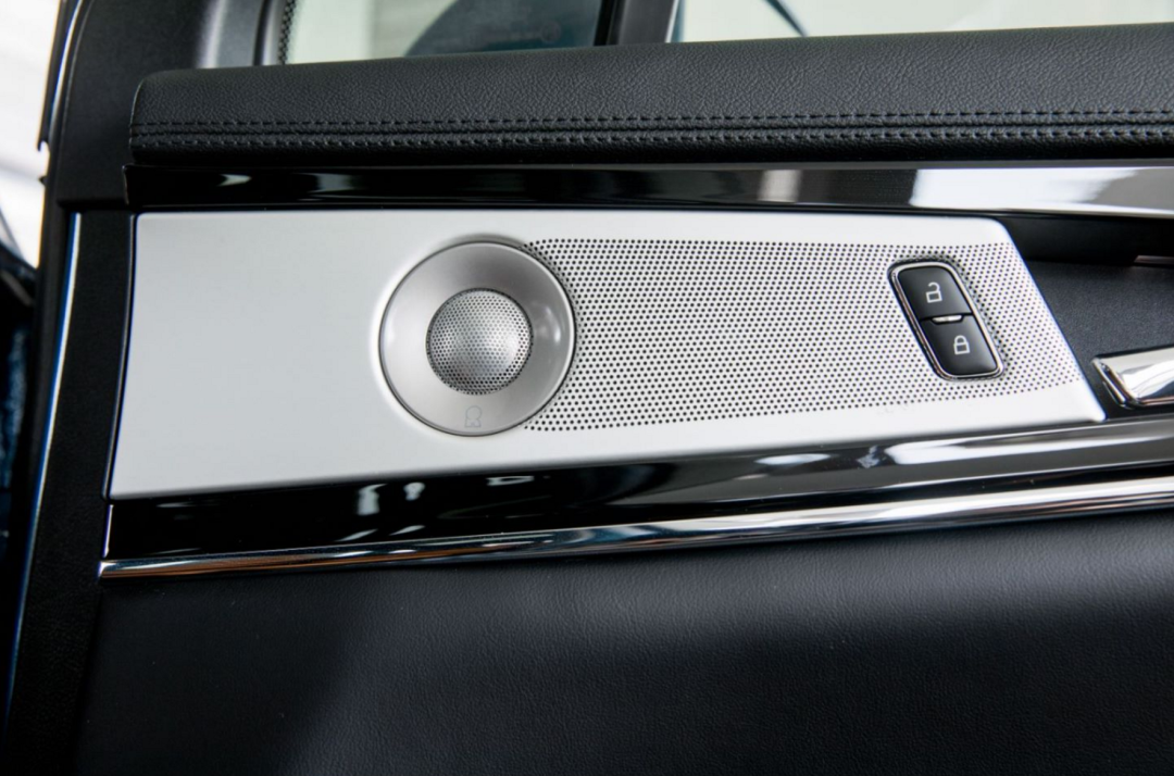 2.7T V6、22向座椅调节、35个声学包，看航海家的豪华