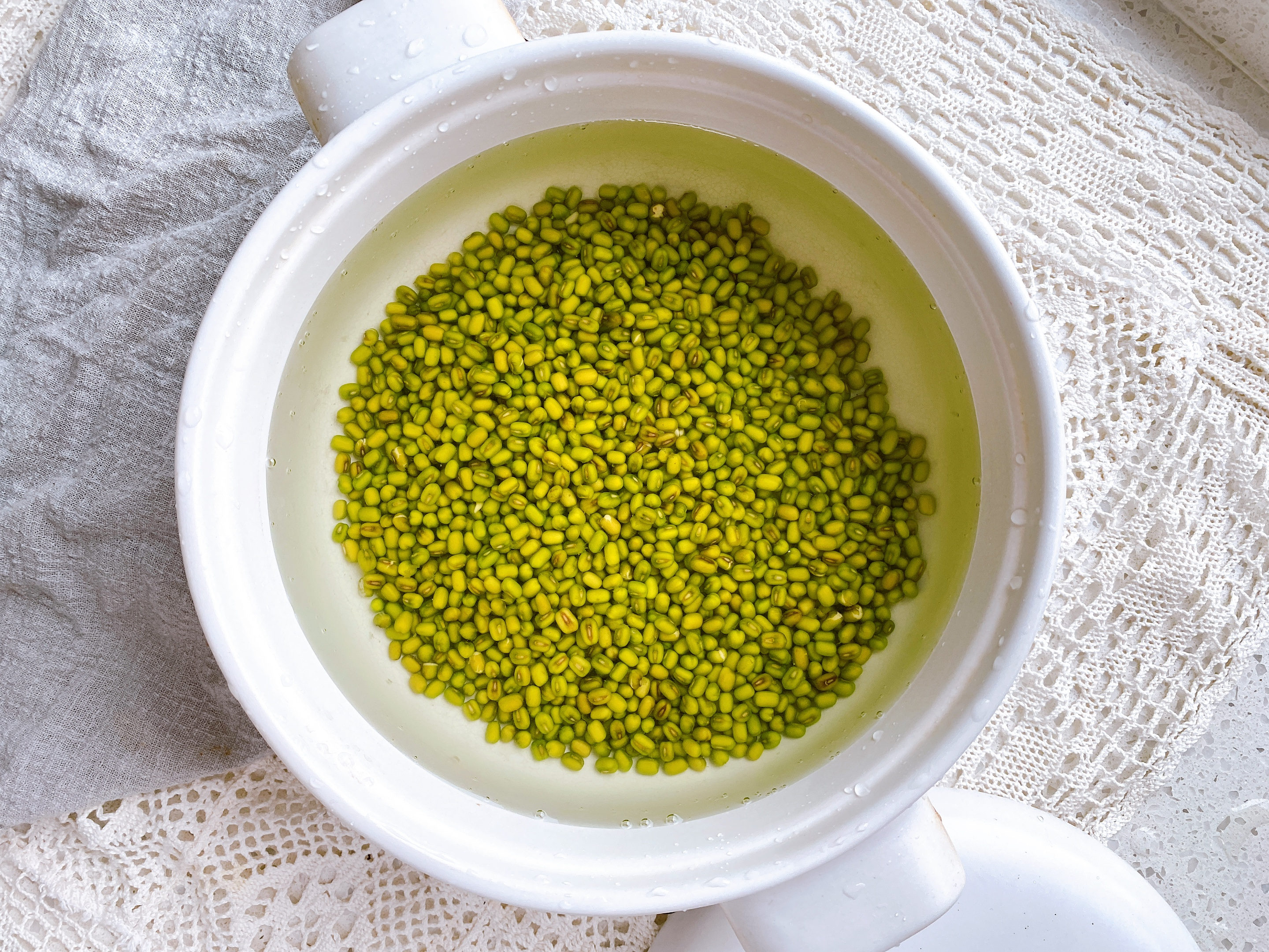 冰凉解暑的绿豆雪糕，自己在家做，香甜细腻无冰碴，小时候的味道