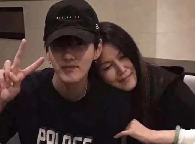 Wu Yifan can have today, and his mother Wu Xiuqin "contributes to him" - iNEWS