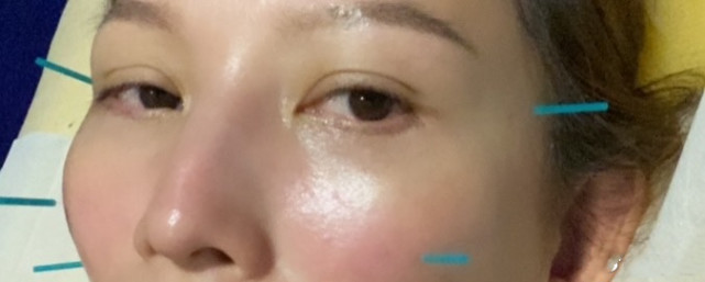 蔡少芬張晉戴情侶帽同框秀恩愛，娘娘自信曬懟臉拍皮膚水嫩無皺紋