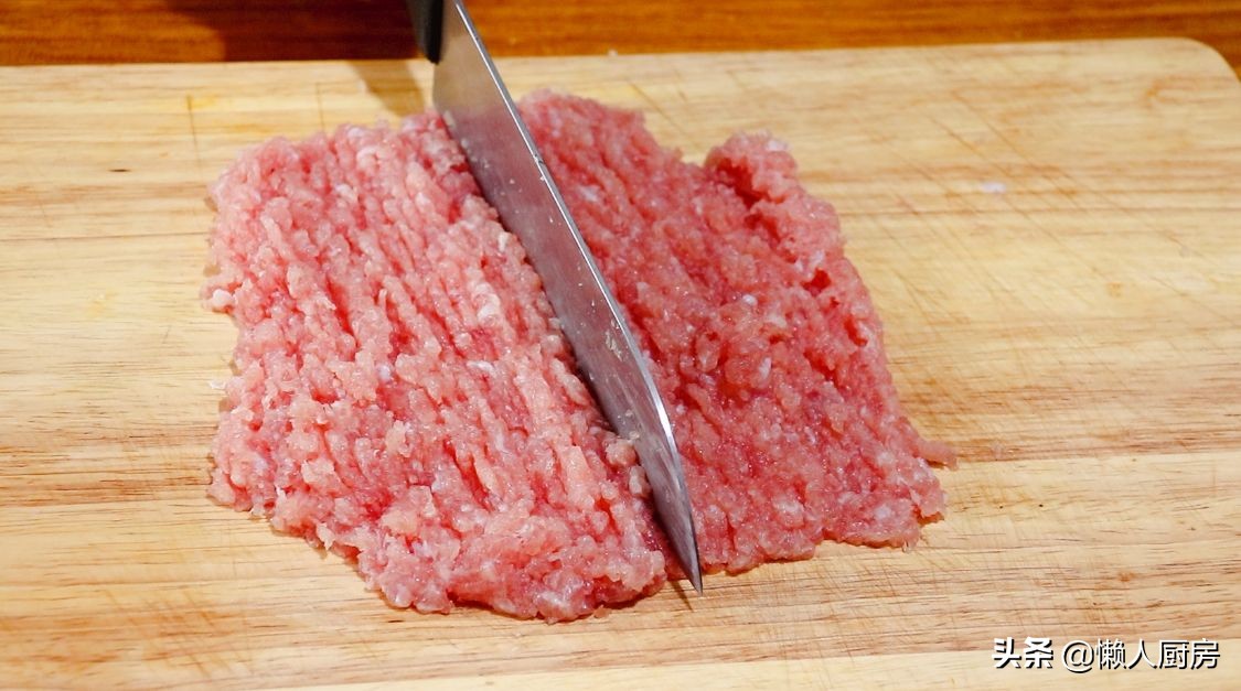 這是香煎豆腐皮蝦餅，鹹香可口，其它做法靠邊站