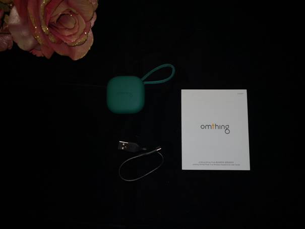 高通无线充，百元全配齐-omthing小方盒AirFreePods蓝牙耳机评测
