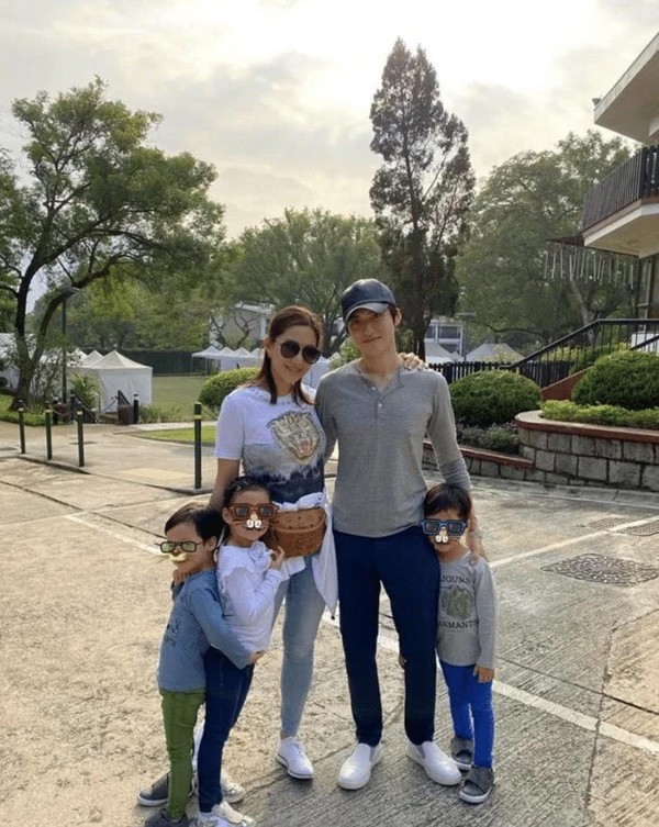 甄子丹家女子聚餐，妹妹表妹全嫁豪門，女兒反而最不起眼