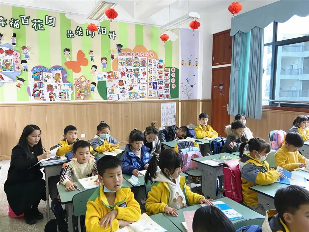 互助互伴 成长无限——双流实验小学外国语学校数学组教研活动