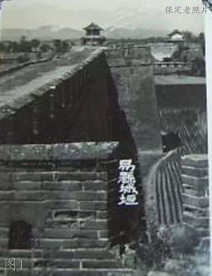 保定易县老照片：老城墙，城牛吃草，百货大楼，飞马，开元北大街