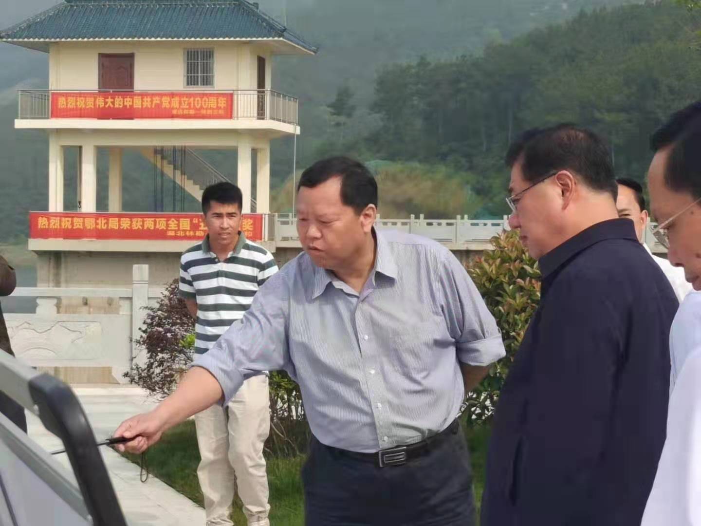 Hubei 부사장 토토 결과 Jun은 조사를 위해 Xiaogan에 갔다 : 지역 조건에 따라 농촌 활성화를 촉진하고 주요 수자원 보존 작업에서 좋은 일을하기 위해 여러 조치를 취했다