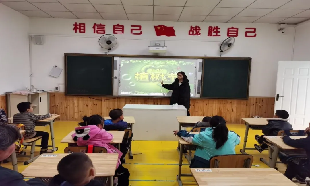 绿色的希望在校园萌芽——四川天府特校开展爱绿护绿行动