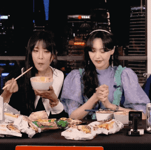 30岁的郑爽遭众人唾弃，毁掉她的却是亲爹妈