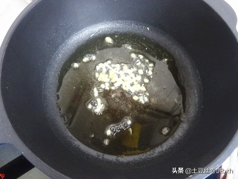 包菜和香干搭配做馅饼，一次至少吃5张，开胃解腻，吃多也没负担
