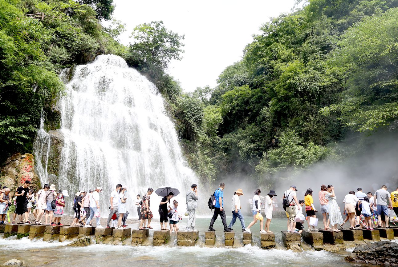 国庆中秋双节假期倒计时，川东九寨—华蓥山川东大瀑布逍遥游