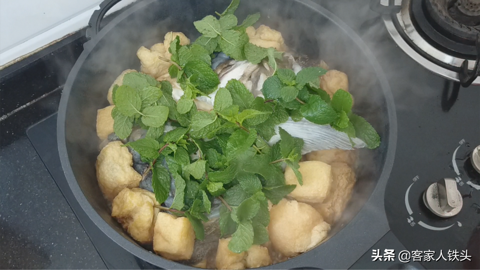 油豆腐加1個魚頭，這做法我家一個月吃3次，營養好吃又開胃下飯