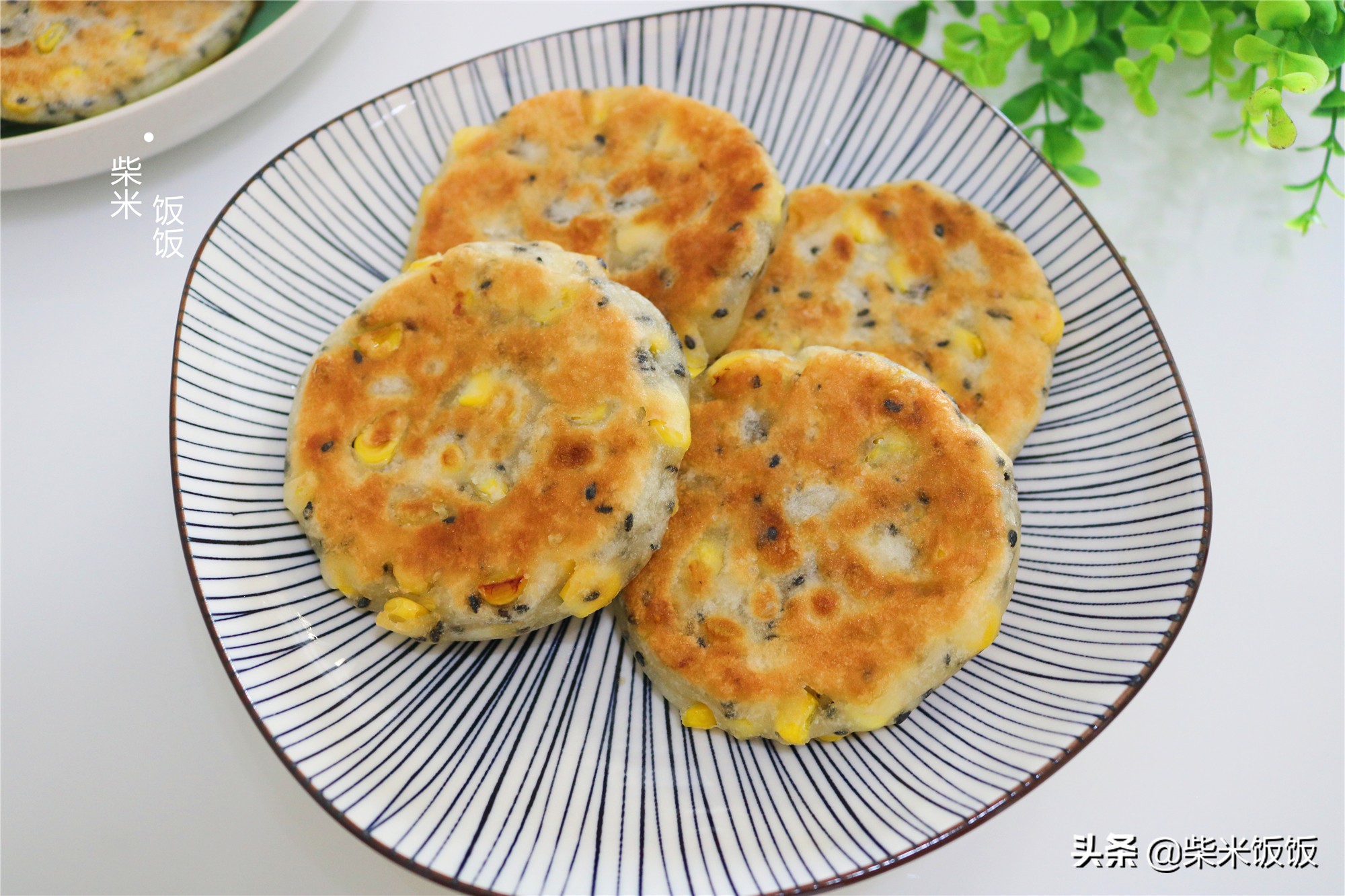 夏季玉米正鮮嫩，搭配這兩種麵粉烙餅，又香又軟，早餐吃很合適