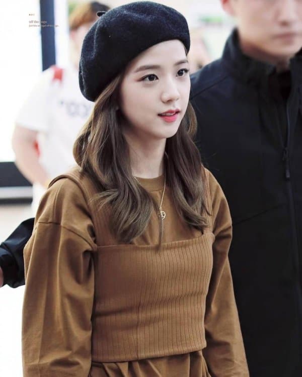 韩国女偶像们秋冬穿搭之时尚必备-贝雷帽 给你全方位温暖