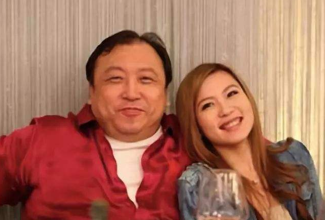 有種“顏值”叫王晶女兒，完美繼承了媽媽美貌，避開了爸爸