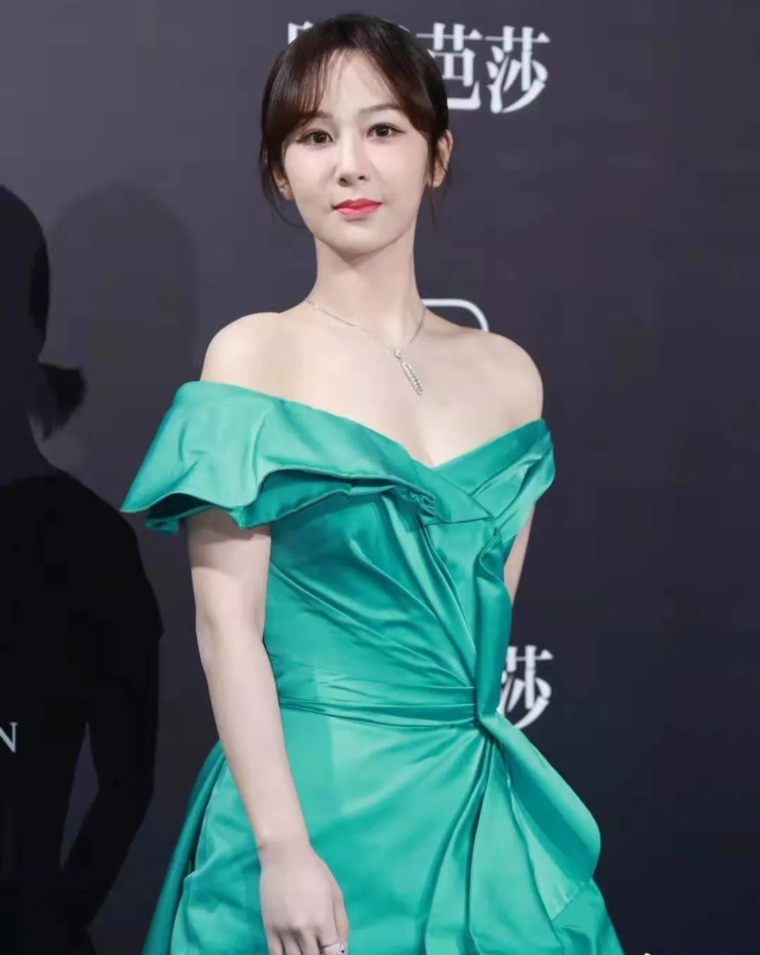 芭莎礼服夜：杨颖翻车，倪妮平淡，胜出的是穿国货的赵丽颖张小斐