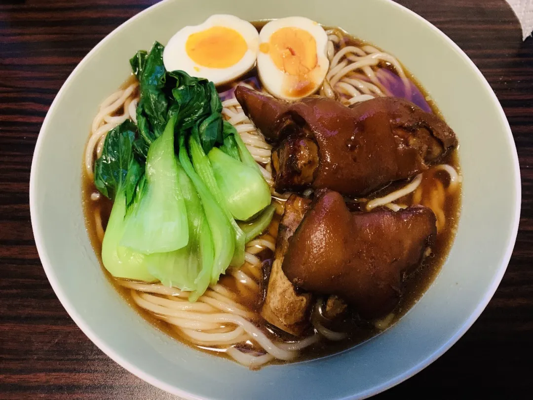 Can you stew such delicious trotters with a rice cooker?
