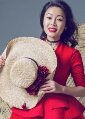 从《星光大道》出道的草帽姐，为何沦落路边卖