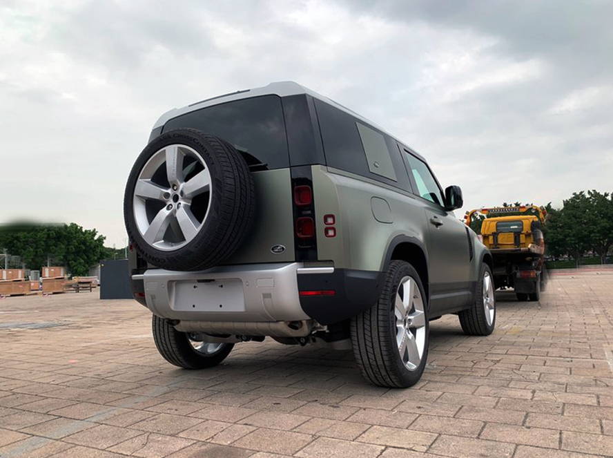 Chinese Auto Range Rover Defender The new Land Rover Defender three-door version of the real car debuted ...