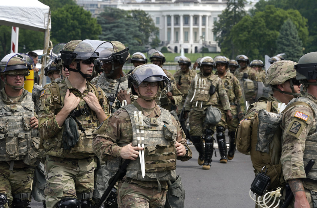 美國越亂中國越穩，特朗普令西方加速衰落，不愧是美利堅終結者