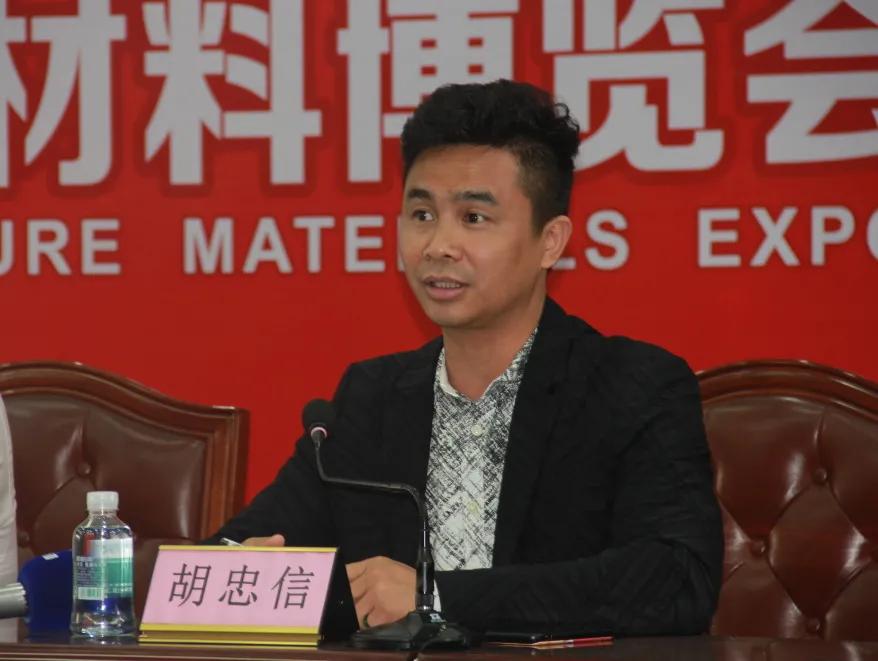 佛山市前进汇展中心有限公司总经理胡忠信介绍,本届龙家展参展企业