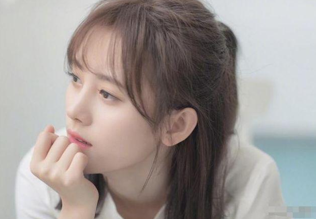 38公斤的鞠婧祎，平时不碰这2种水果，却是00后的