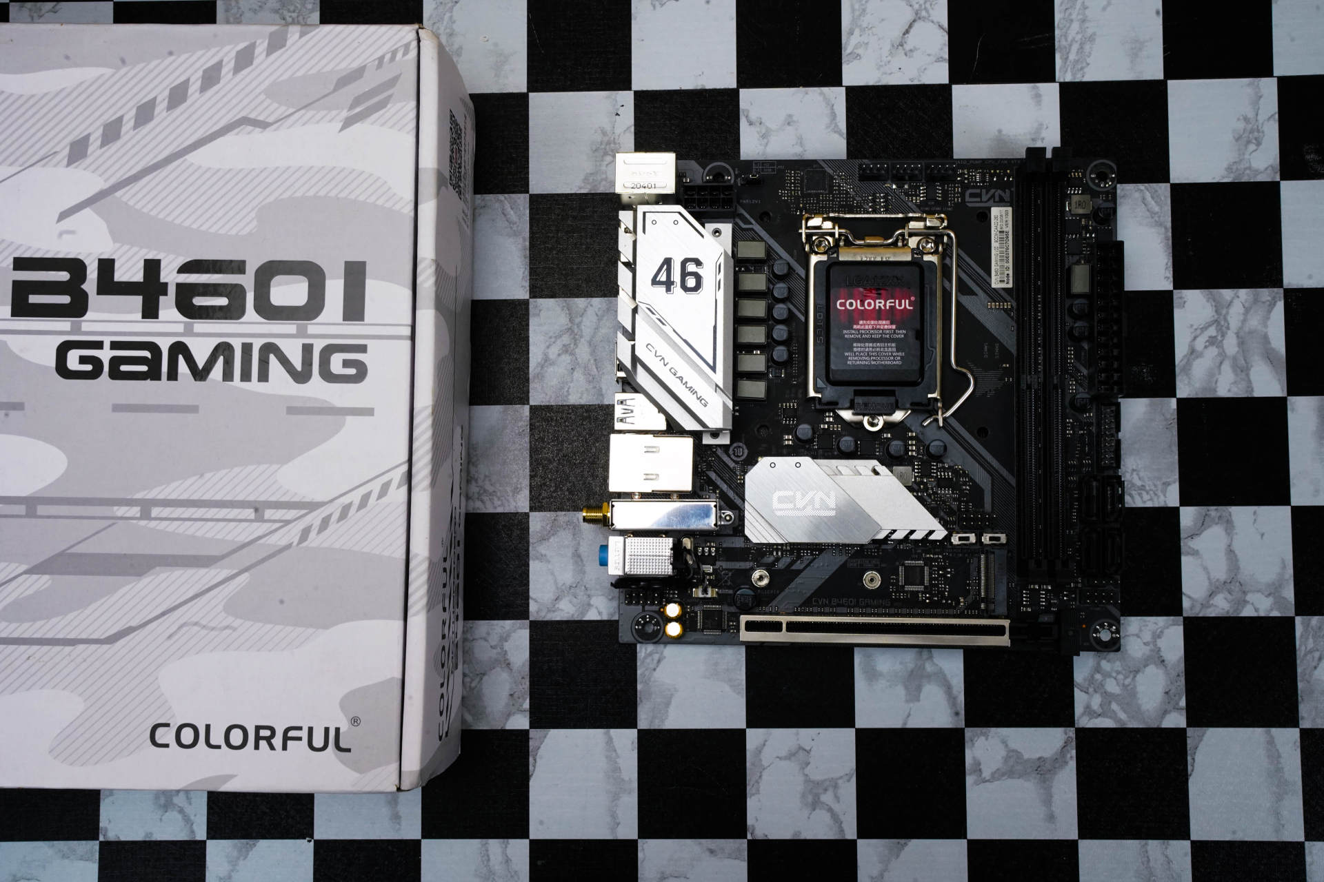 办公电脑也要高颜值，帮闺蜜组装电脑，我自己却爱了