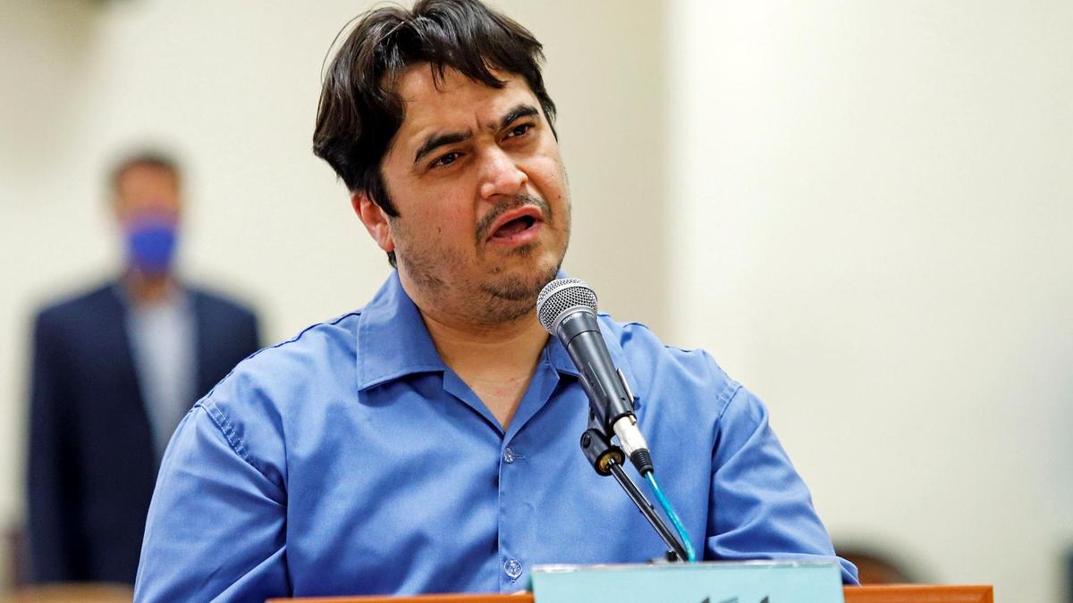 伊朗记者抗议时任总统内贾德后逃离伊朗，被逮