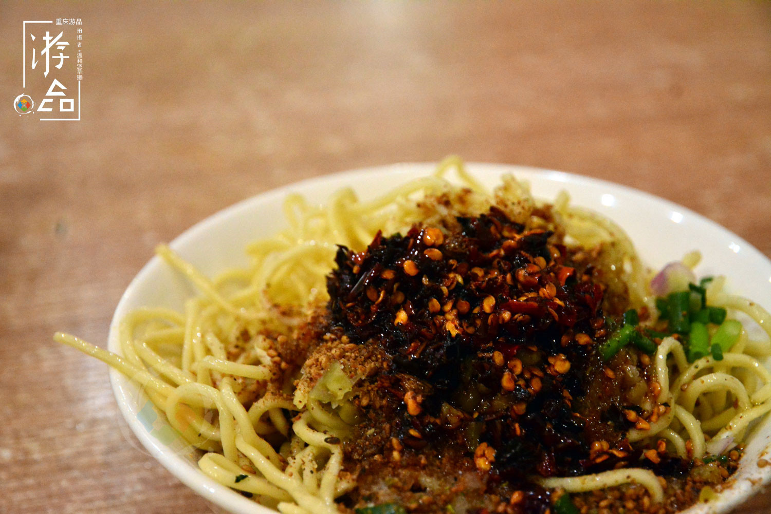 重庆人最爱的特色面馆：炖鸡面、凉面与燃面，在人和街一网打尽