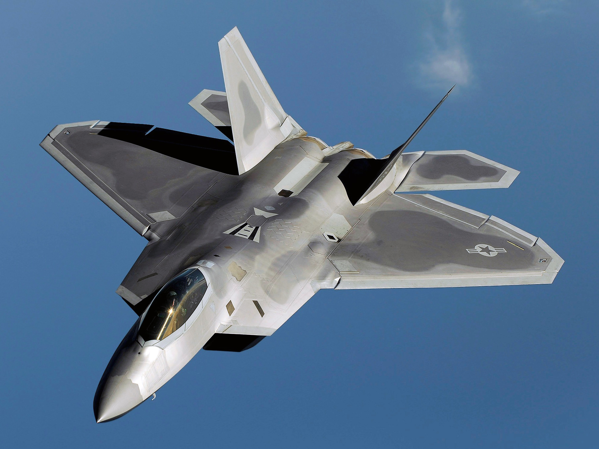 F-22�롰��-20��ʵ���״ν�ս�����ʮ�����⣬�ҹ�����Ҫӭͷ׷����