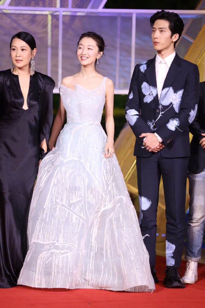 金鸡闭幕红毯生图：刘诗诗艳压，杨幂秀出曼妙