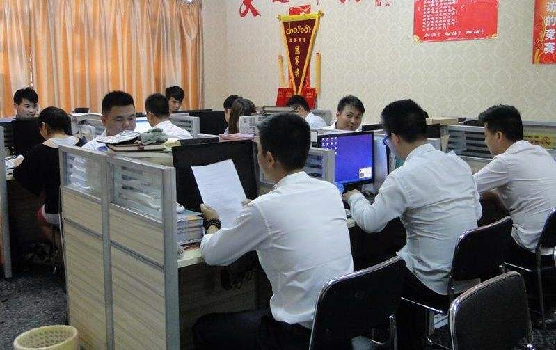 如今各类招聘会都有保险公司在招聘员工，保险公司就这么缺人吗？