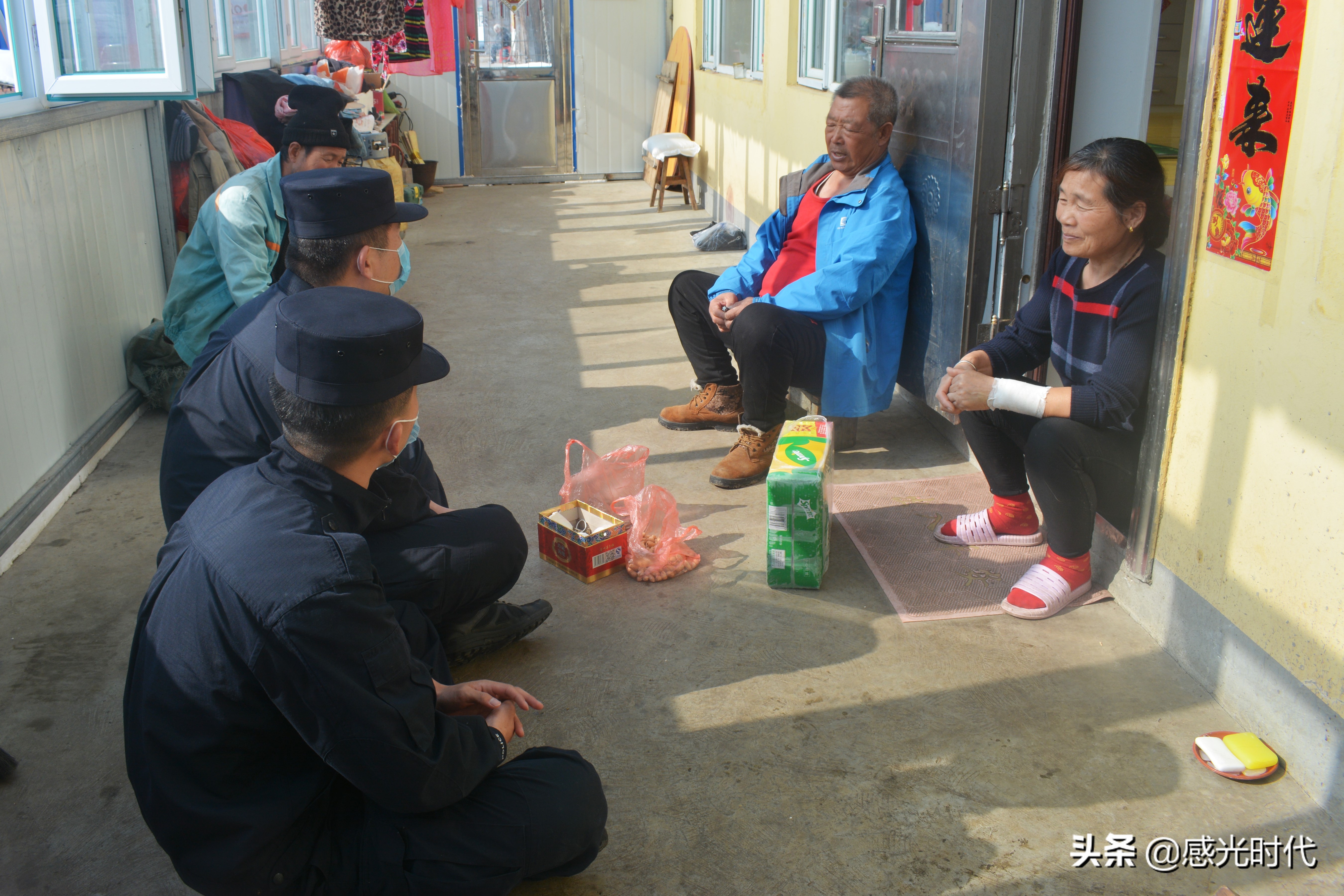 延边边境管理支队广坪边境检查站“三八妇女节”慰问辖区困难群众