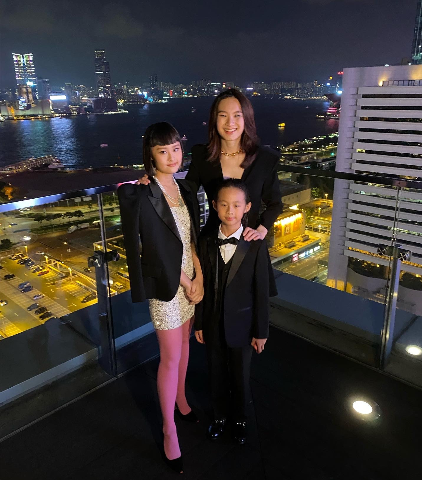 The grasshopper group Cai Yizhi celebrated their 15th wedding ...