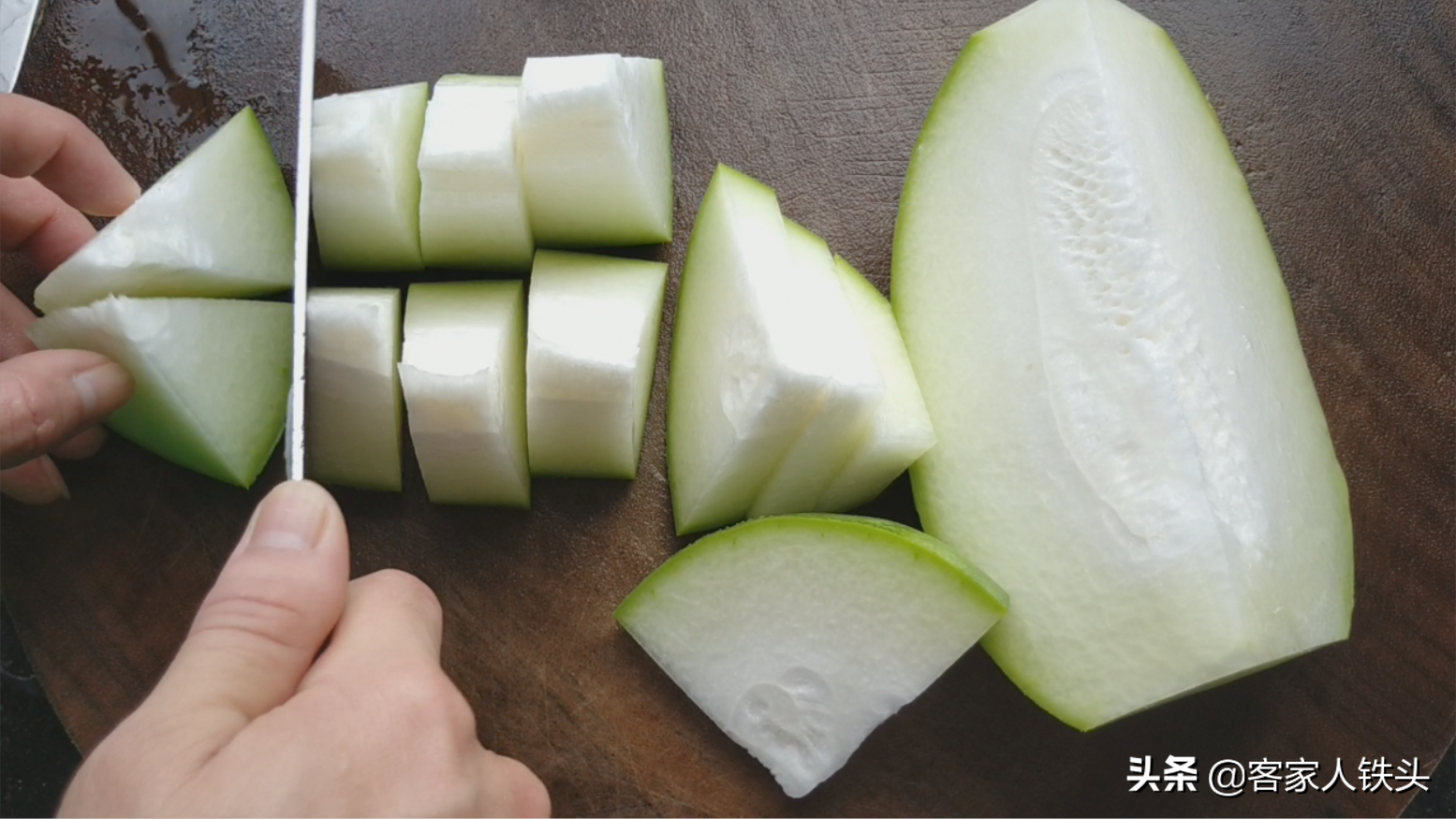 以後待客冬瓜不煲湯，加1塊魚腩這樣做，汁多味美，還沒一點腥味