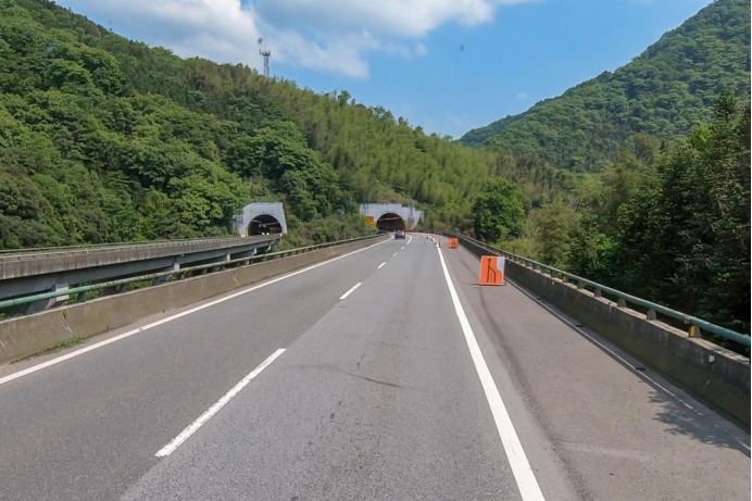 跟車實(shí)錄：從山東章丘到福建三明，與汕德卡C7H專線同行