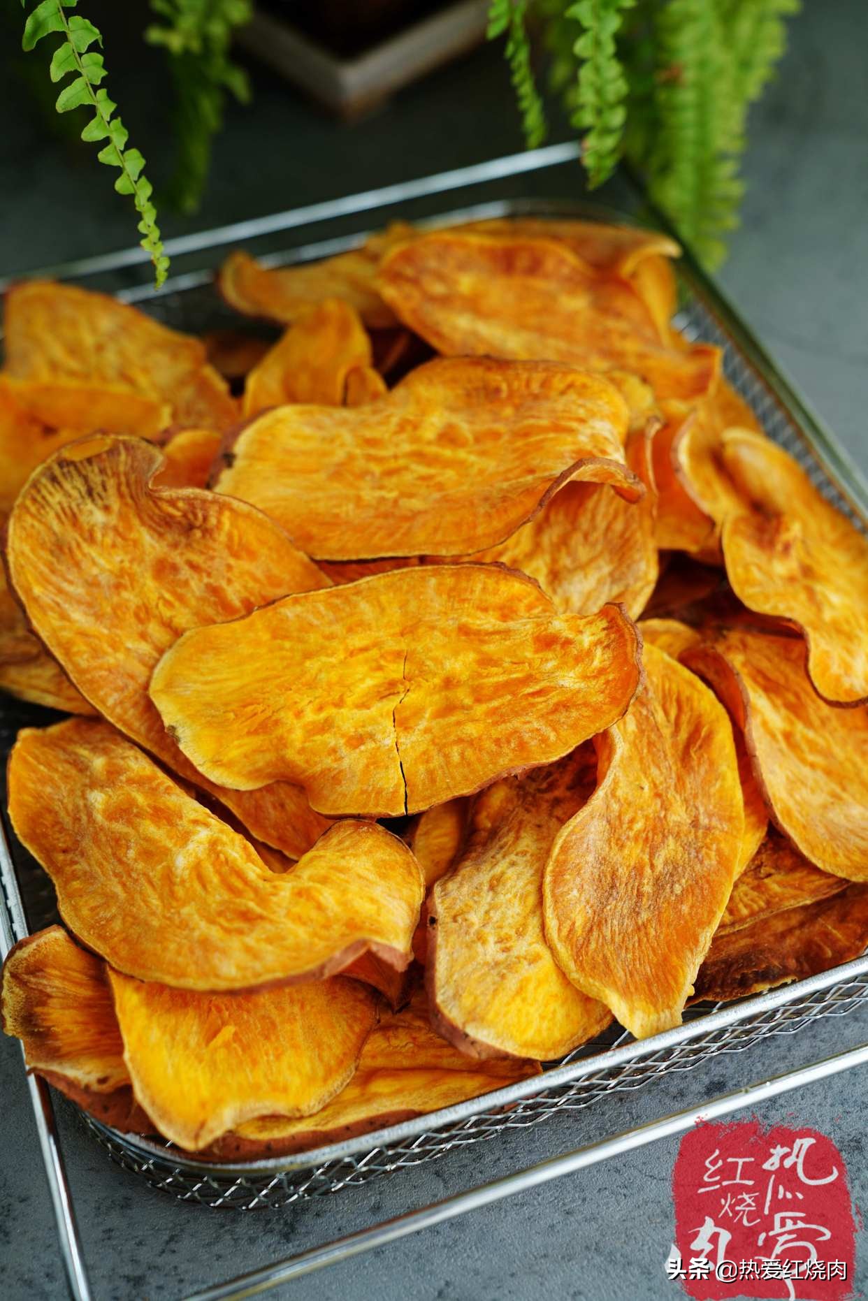 红薯的这个做法你一定要试试，又甜又脆嚼着咯吱吱，非油炸更健康