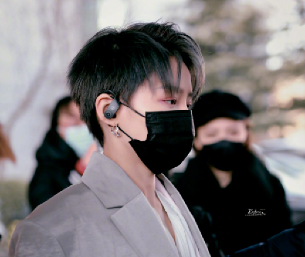 Spring late couplet discharges 10 top shedding to gather together, wang Yibo grows blain man not to lose star really, the desolate that become dragon shows a body