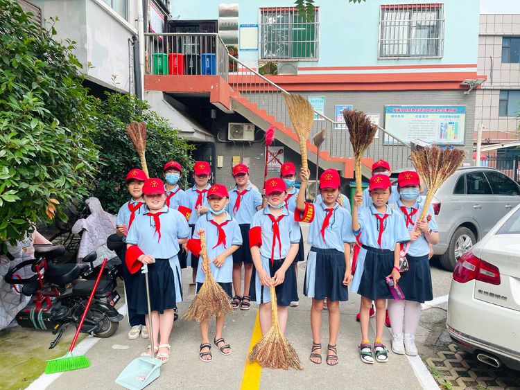 一路欢笑，一路芬芳；不遗余力，贡献力量——我们是来自中华桥小学的志愿者们