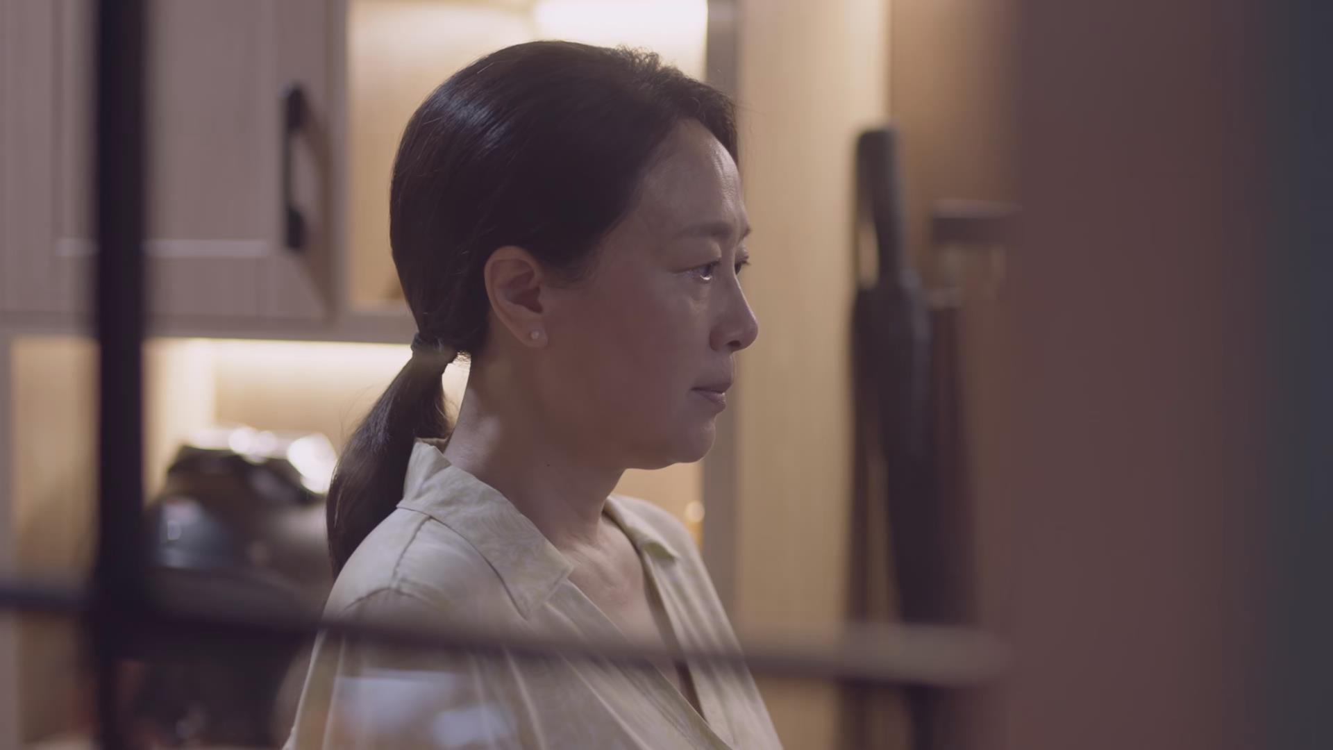 三个人都没有说话,蔡菊英一脸不好意思,南俪仍然是面无表情,而田雨岚