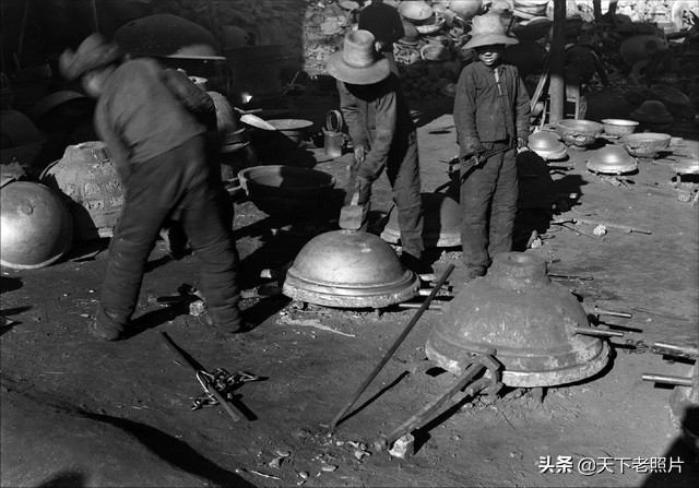 民国时期北京一作坊铸造大铁锅现场实拍老照片