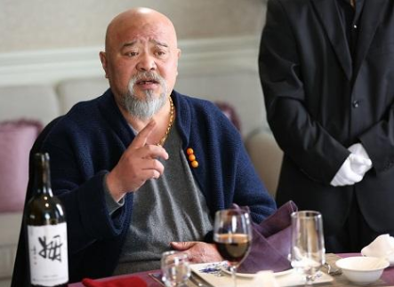 一级演员李琦：喝酒如喝水，每日两包烟害了他，如今65岁成了这样