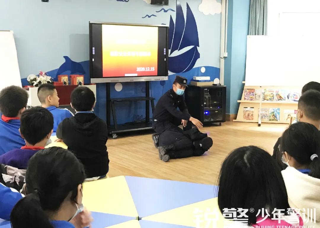 锐警少年警训：消防演练进校园 重视防火助安全