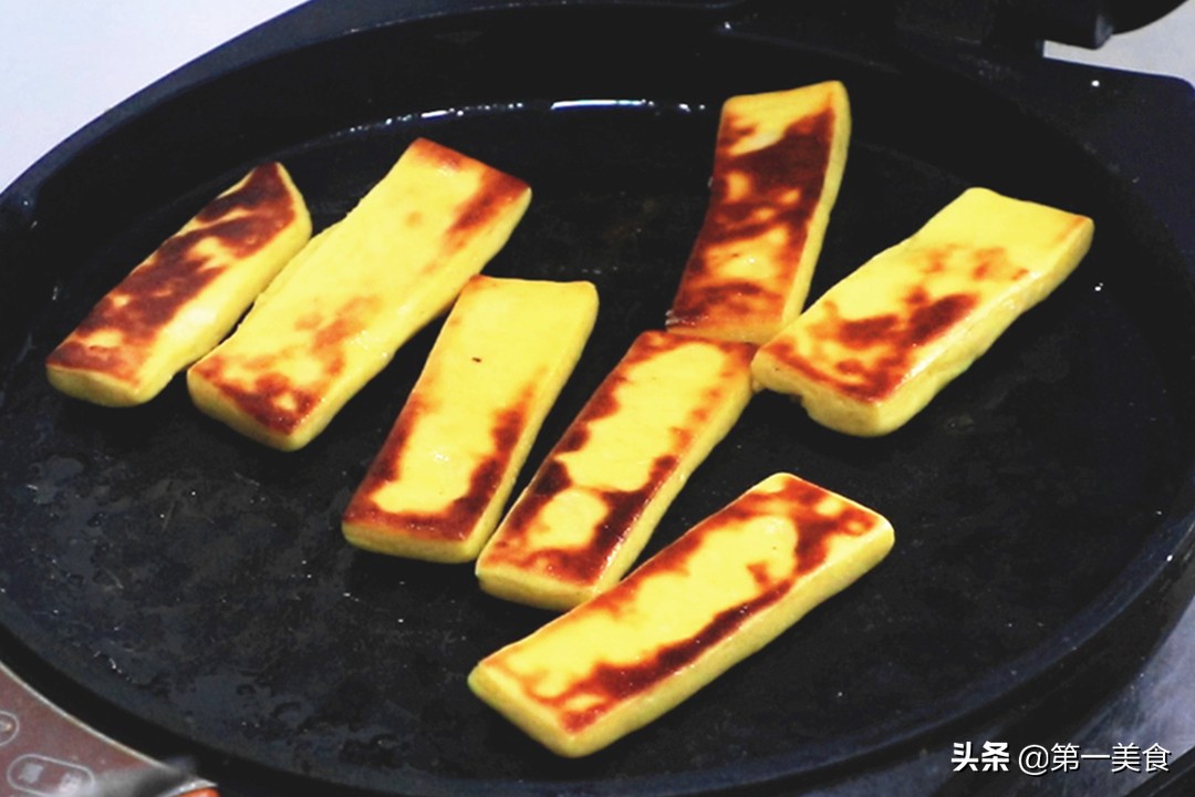 There are many benefits of eating whole grains!  Cornmeal is made like this, crispy on the outside and soft on the inside, which is delicious and healthier than steamed buns